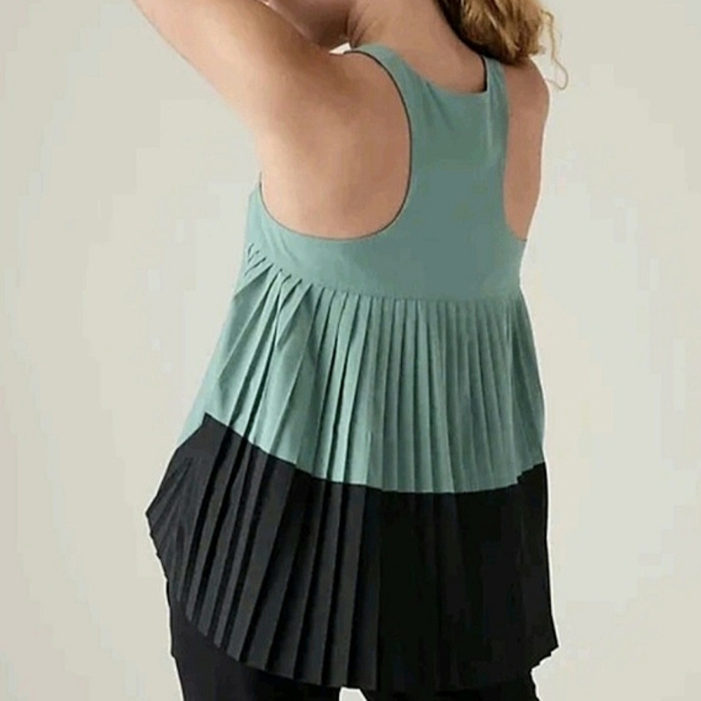 Athleta Swing Forward Active Pleated Tank Top Sz Med Black Green